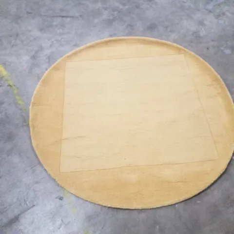 QUALITY DESIGNER AREA RUG    - APPROXIMATELY 130X130CM