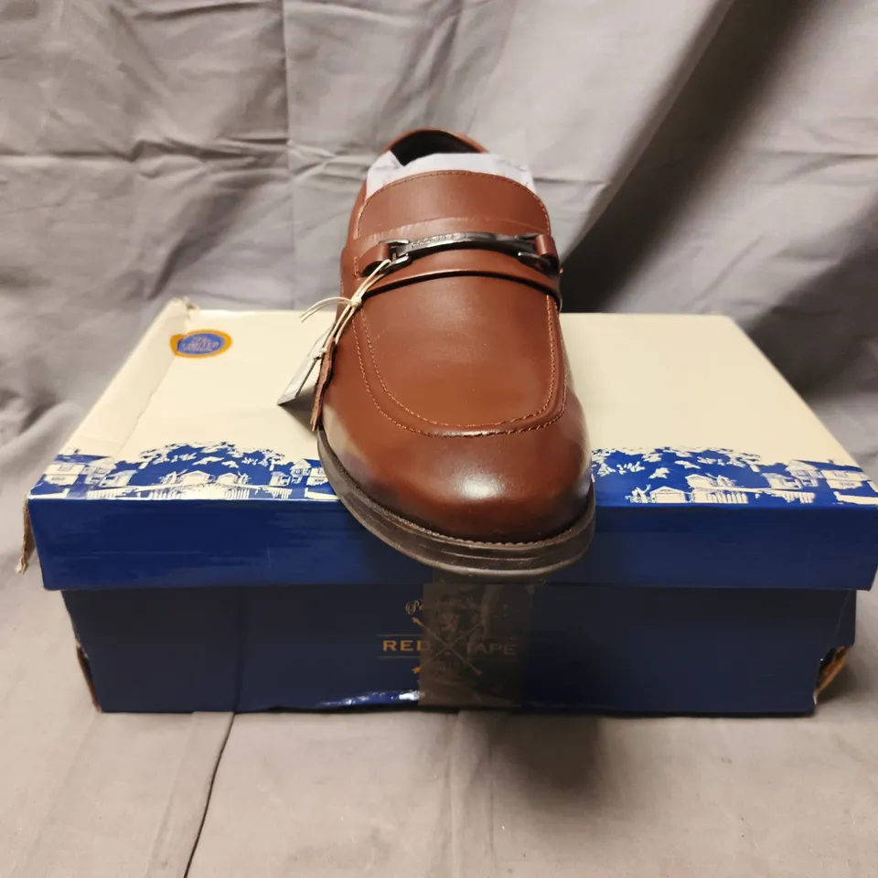 BOXED PAIR OF RED TAPE LOAFERS IN BROWN SIZE UK 10