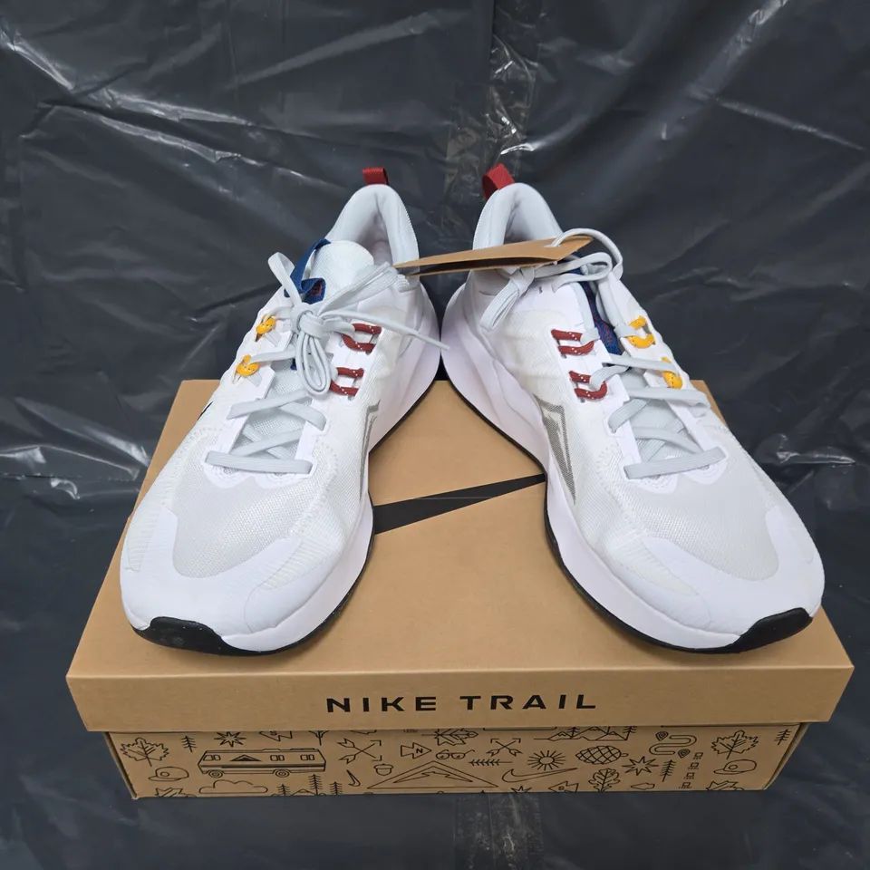 BOXED PAIR OF NIKE JUNIPER TRAIL 2 TRAINERS IN WHITE MULTI - UK 11