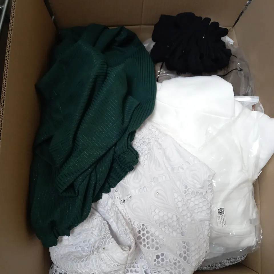 BOX OF APPROX. 25 ASSORTED CLOTHING VARYING IN SIZE/COLOUR/STYLE TO INCLUDE:  TOPS, TROUSERS, JUMPERS