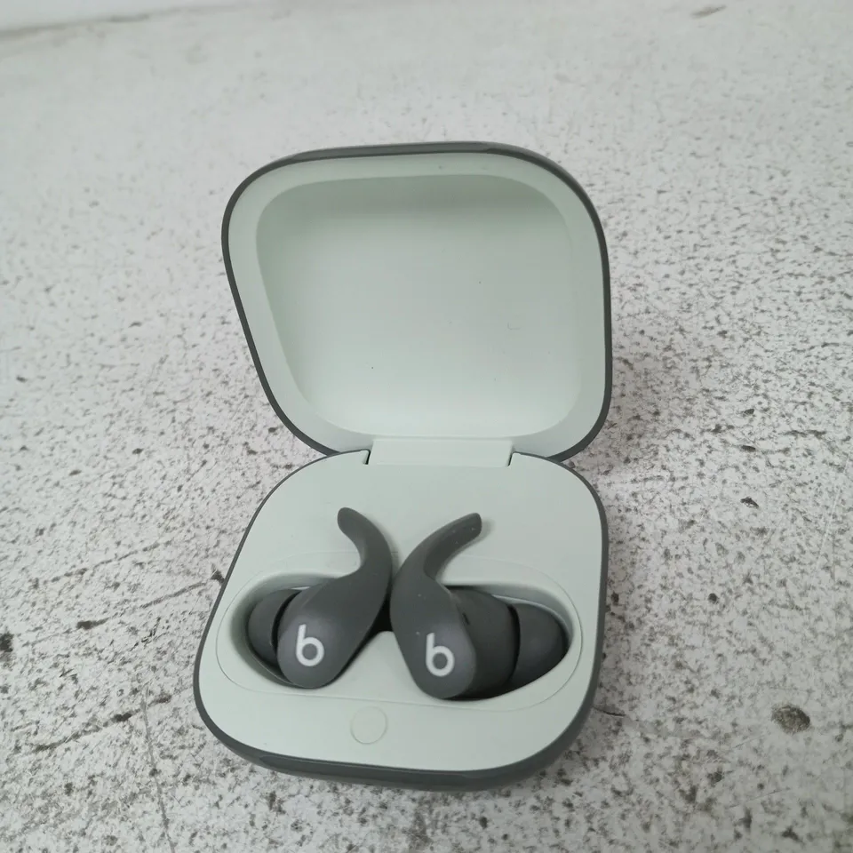 BEATS WIRELESS EARBUDS WITH CHARGING CASE