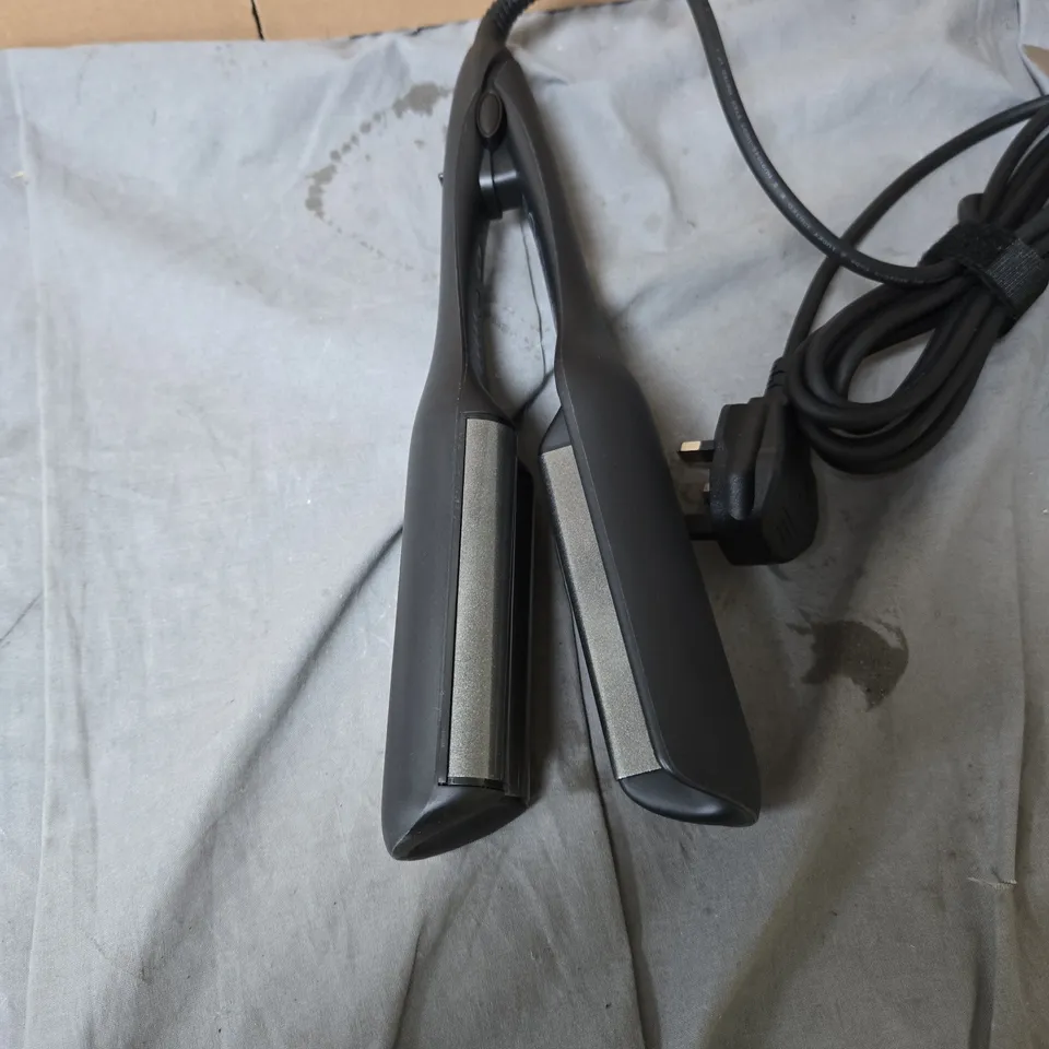 REVAMP PROFESSIONAL 2-IN-1 BEACH & VOLUME WAVE HAIR STYLER