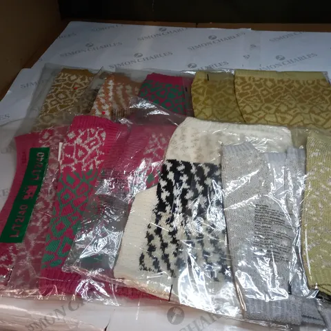 APPROX. 10 ASSORTED CLOTHING ITEMS IN VARIOUS COLOURS AND SIZES