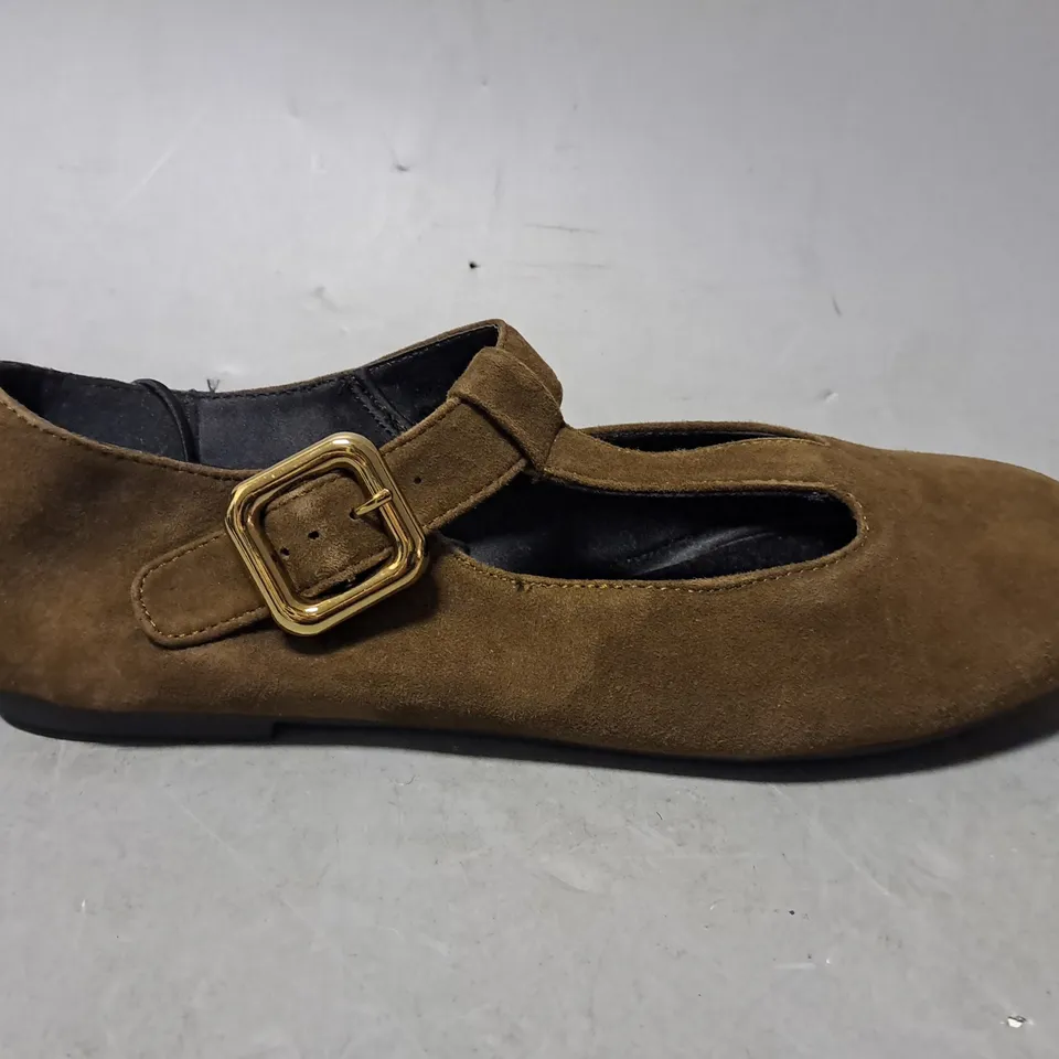 ZARA PAIR OF BROWN BUCKLE FLAT SHOES - UK 6 