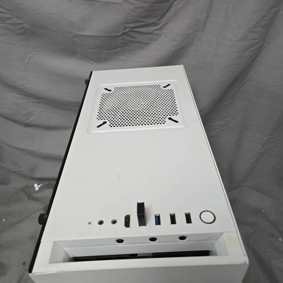 NZXT WHITE MID-TOWER PC CASE WITH GLASS SIDE PANEL