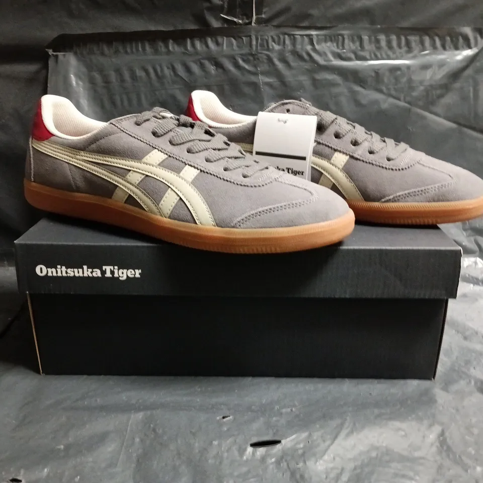 BOXED PAIR OF ONITSUKA TIGER SHIES IN GREY SIZE UK 9