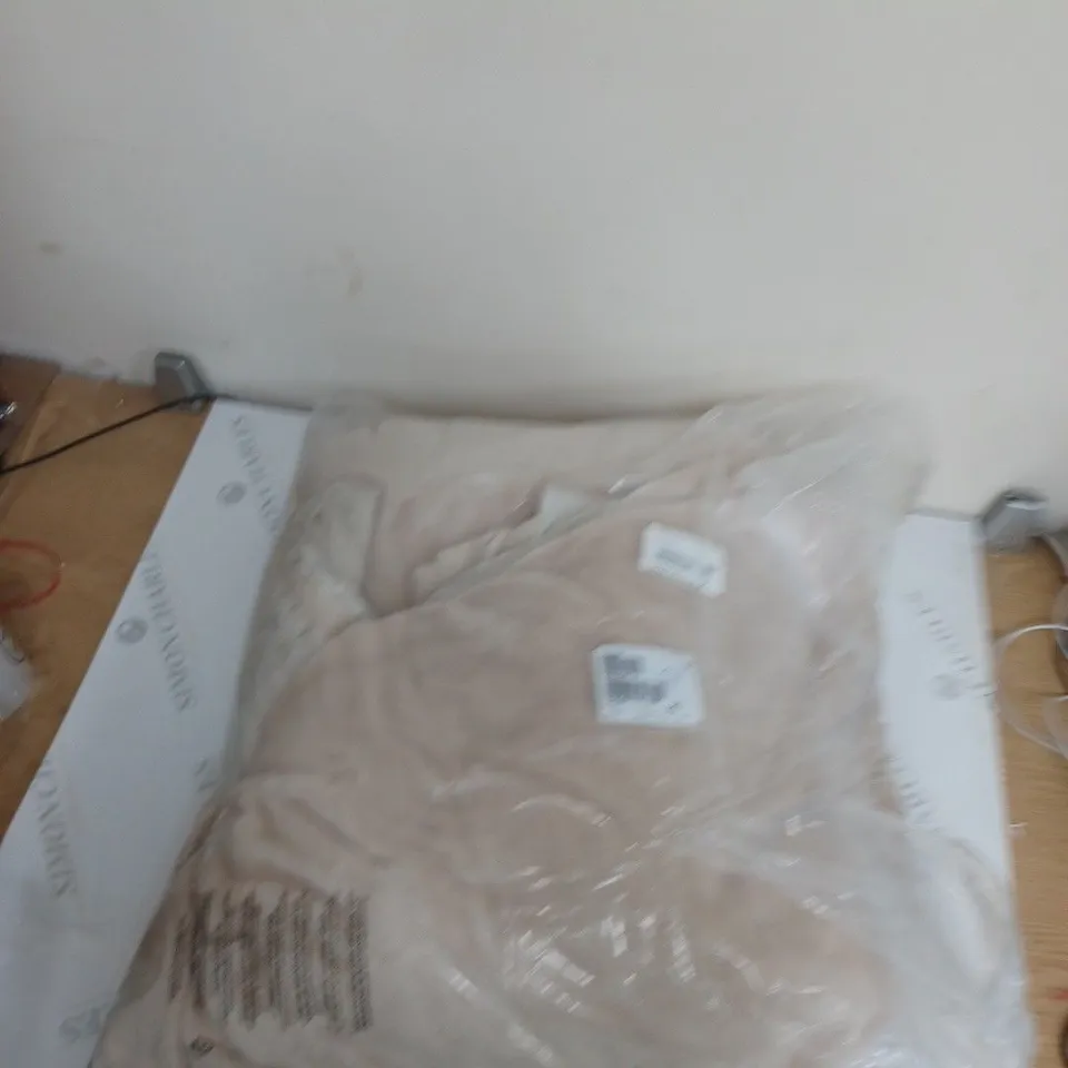 COZEE HOME KING SIZED VELVET DUVET COVER IN CHAMPAGNE COLOUR