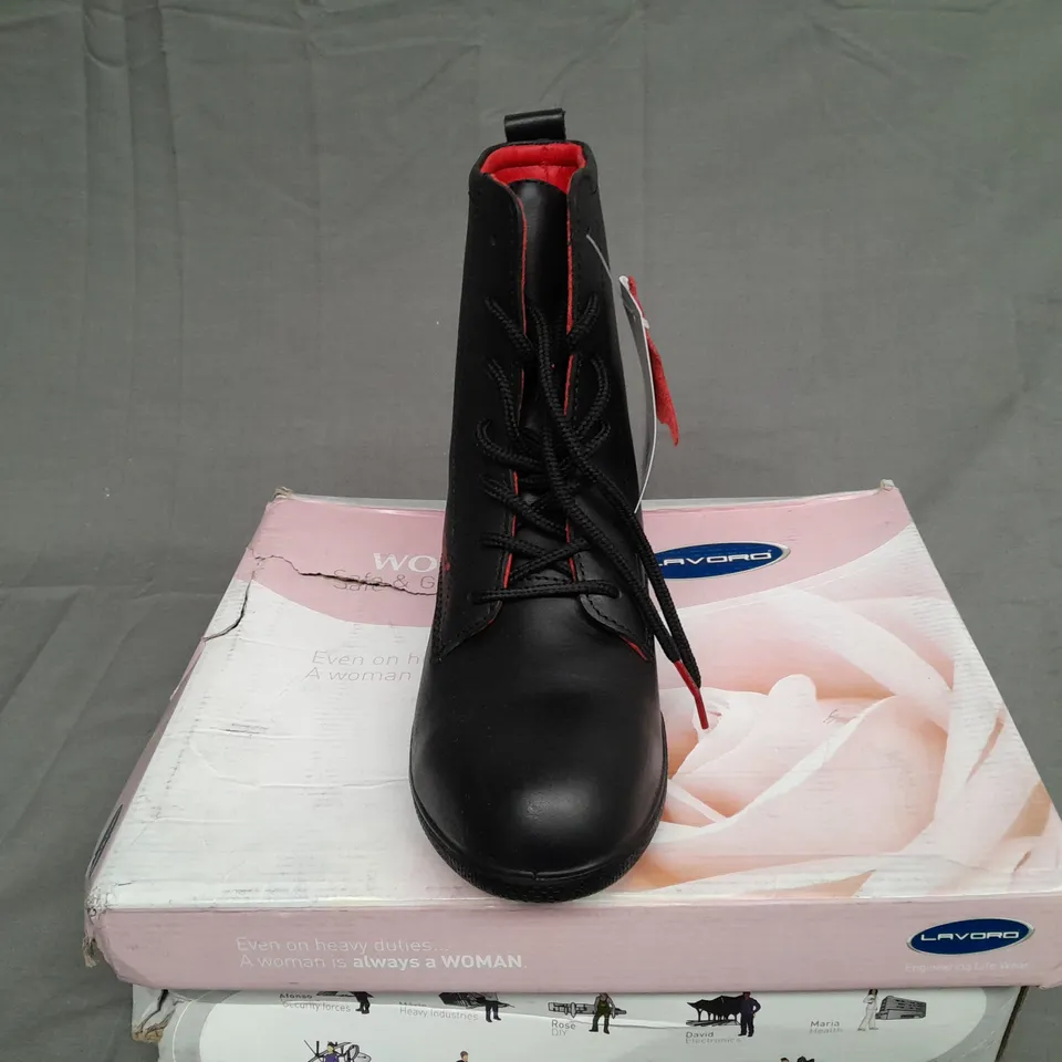 BOXED PAIR OF LAVORO LUCY BLACK BOOT SIZE 7