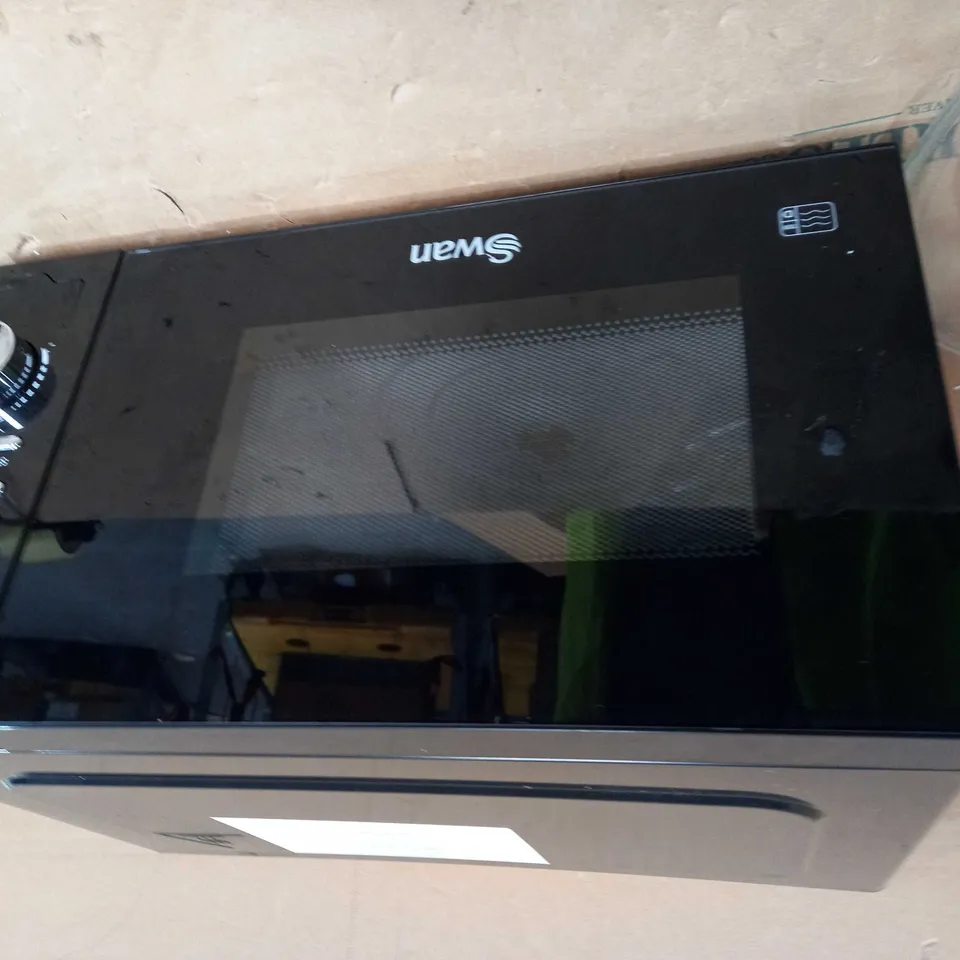 SWAN 700W MANUAL MICROWAVE - BLACK RRP £64
