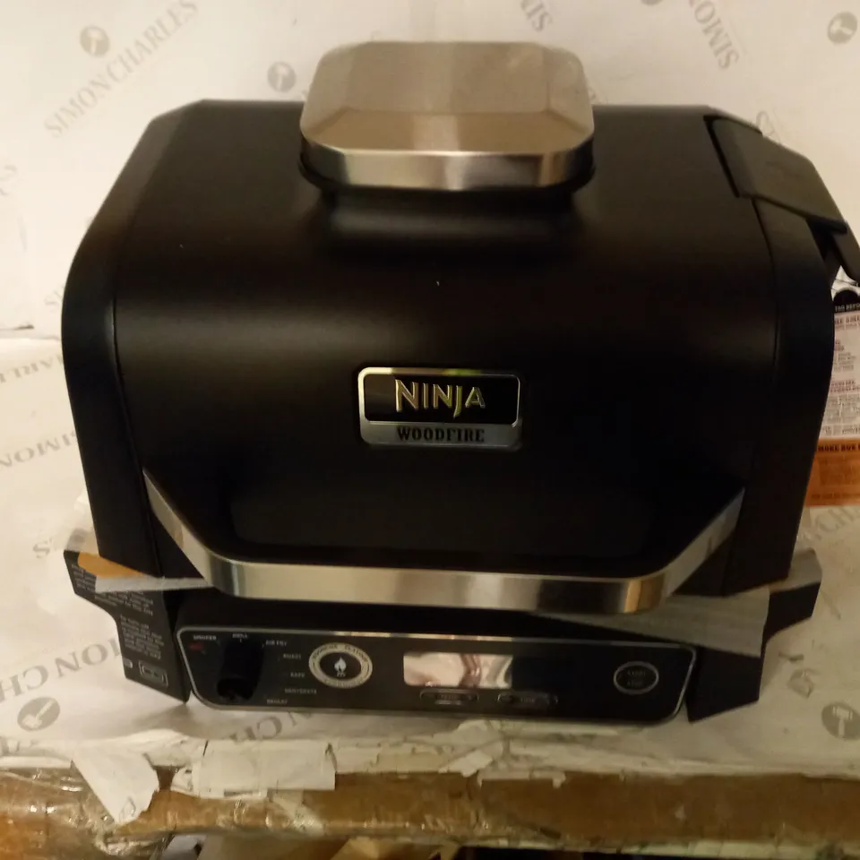 BOXED NINJA WOODFIRE ELECTRIC BBQ GRILL & SMOKER WITH AIR FRY FUNCTION OG701UKQ