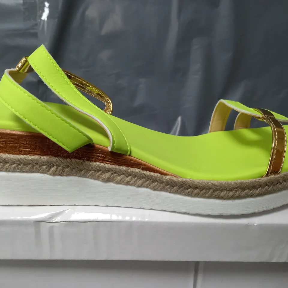 BOXED PAIR OF OPEN TOE RAISED SANDAL SHOES IN LIME GREEN - SIZE 42