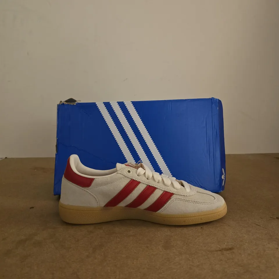 ADIDAS SNEAKERS – WHITE WITH RED 3-STRIPES AND GUM SOLE (BOX INCLUDED) SIZE UK 7
