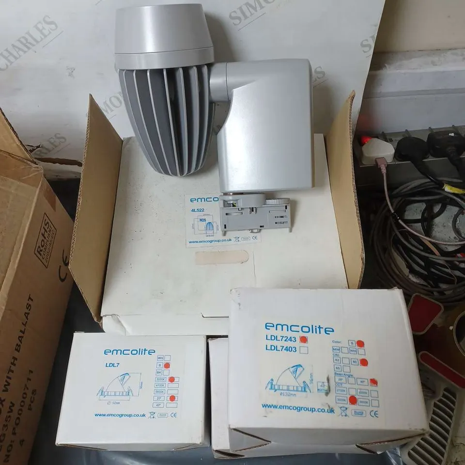 lot containg various light fittings and mounts, to include flush mounts models ldl7403,ldl7,4l522