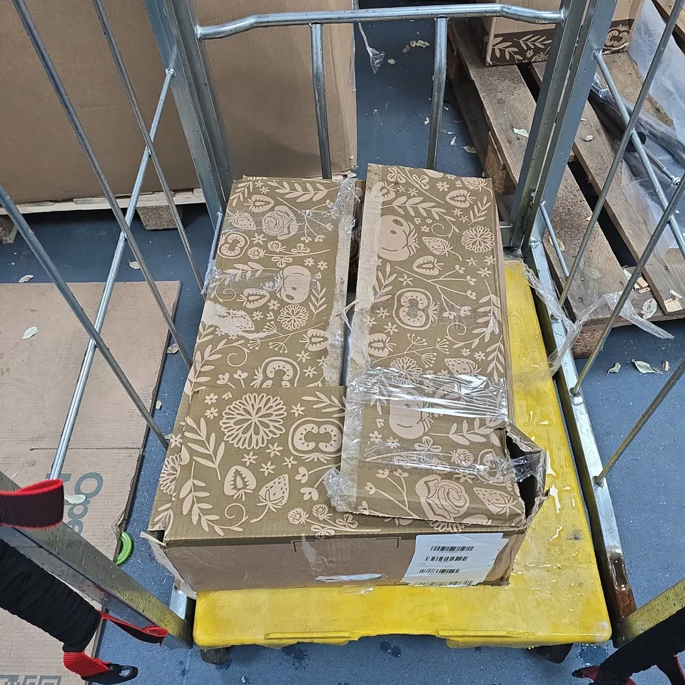 20L DIGITAL MICROWAVE OVEN – MODEL SM22185W PLUS A CAGE FULL OF GARDEN BROKEN ITEMS 2 X MICROWAVES WITH BROKEN GLASS APPROXIMATELY 10 ITEMS IN TOTAL .