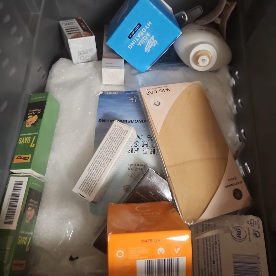 APPROXIMATEY 20 ASSORTED HEALTH AND BEAUTY PRODUCTS TO INCLUDE - SANEX SHOWER GEL - GIVE ME EYE CREAM - KOKOSO BABY COCONUT OIL - ETC