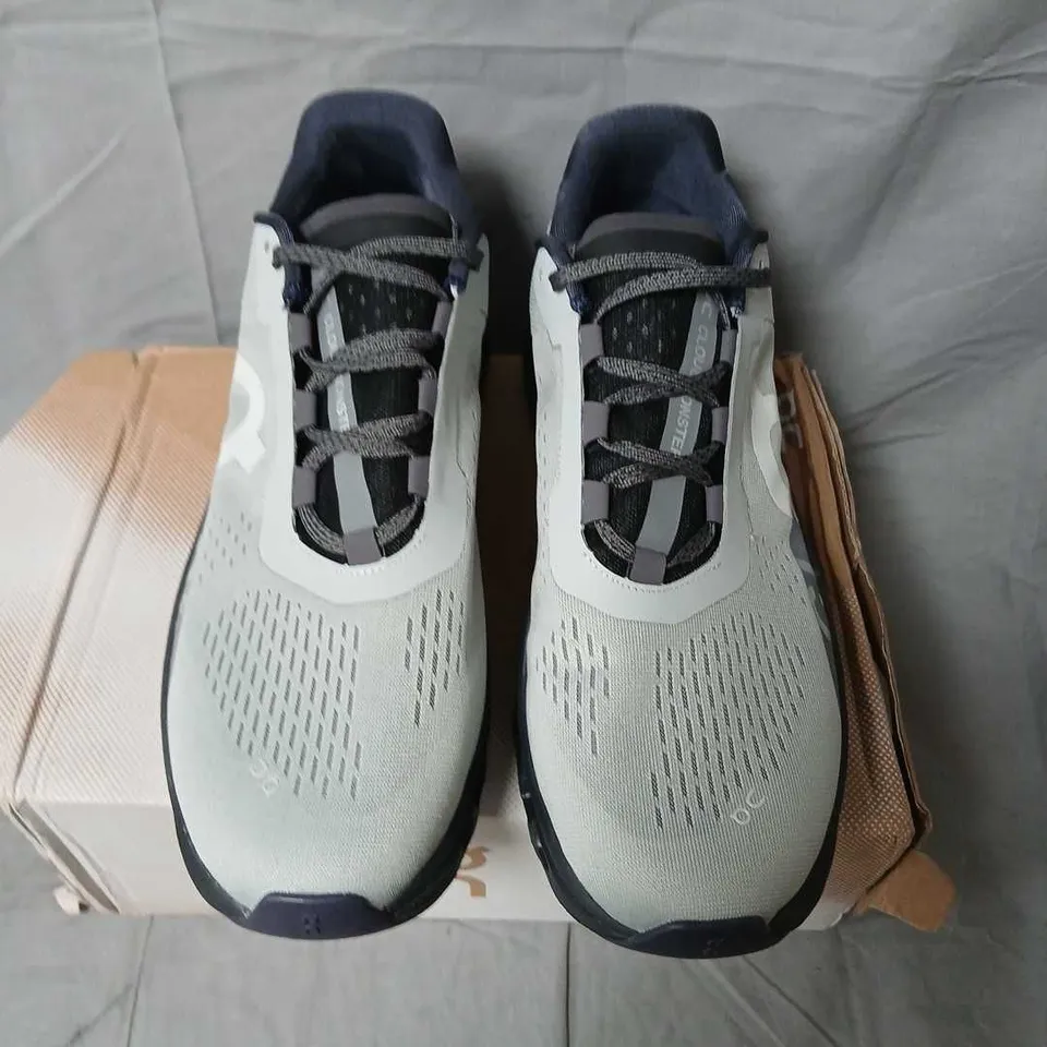 ON RUNNING CLOUD SHOES – MEN'S GREY/WHITE, US 11 (EU45 / UK10.5)