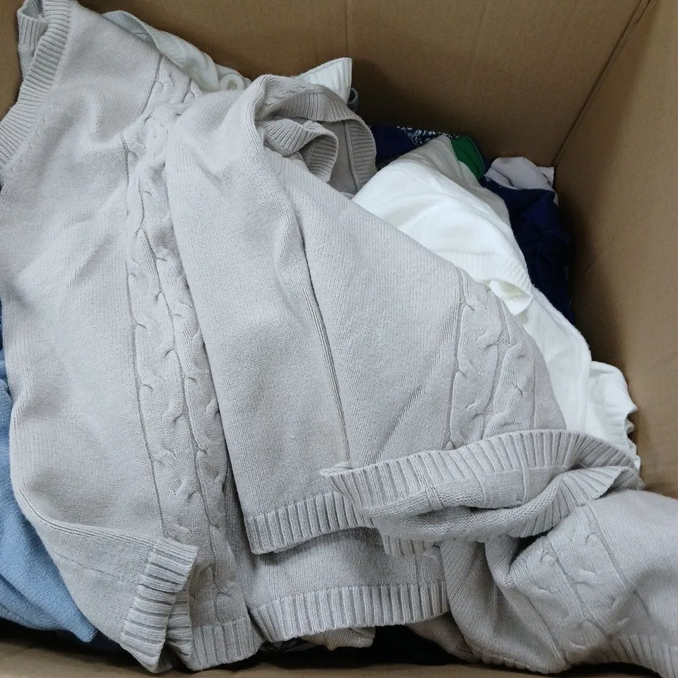 APPROXIMATELY 30 ASSORTED CLOTHING ITEMS IN VARIOUS STYLES, SIZES & COLOURS TO INCLUDE JACKET, DRESS, SHIRT, ETC