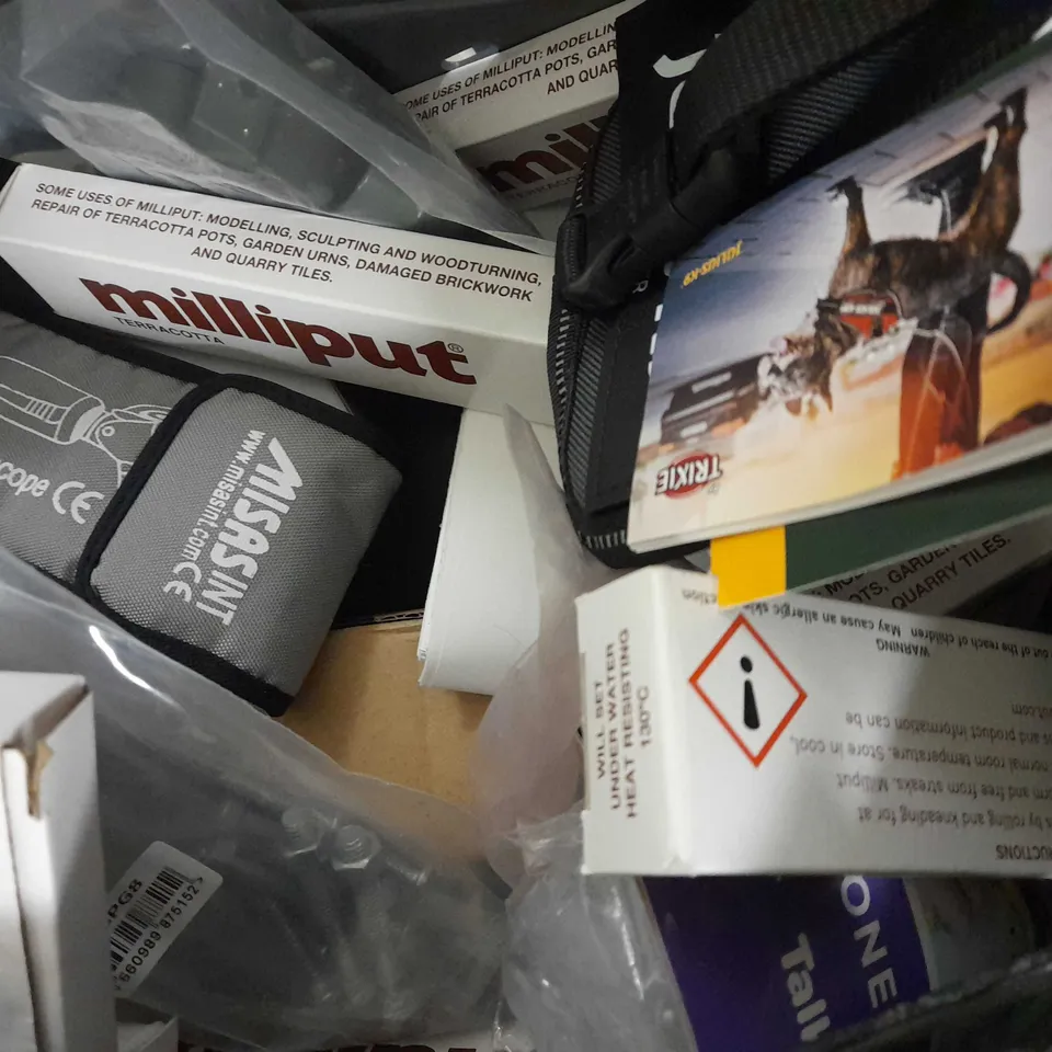 LOT OF APPROX 12 ASSORTED HOUSEHOLD ITEMS TO INCLUDE WEIGHING SCALES, EXTENSION LEAD, SMALL DOG HARNESS, ETC