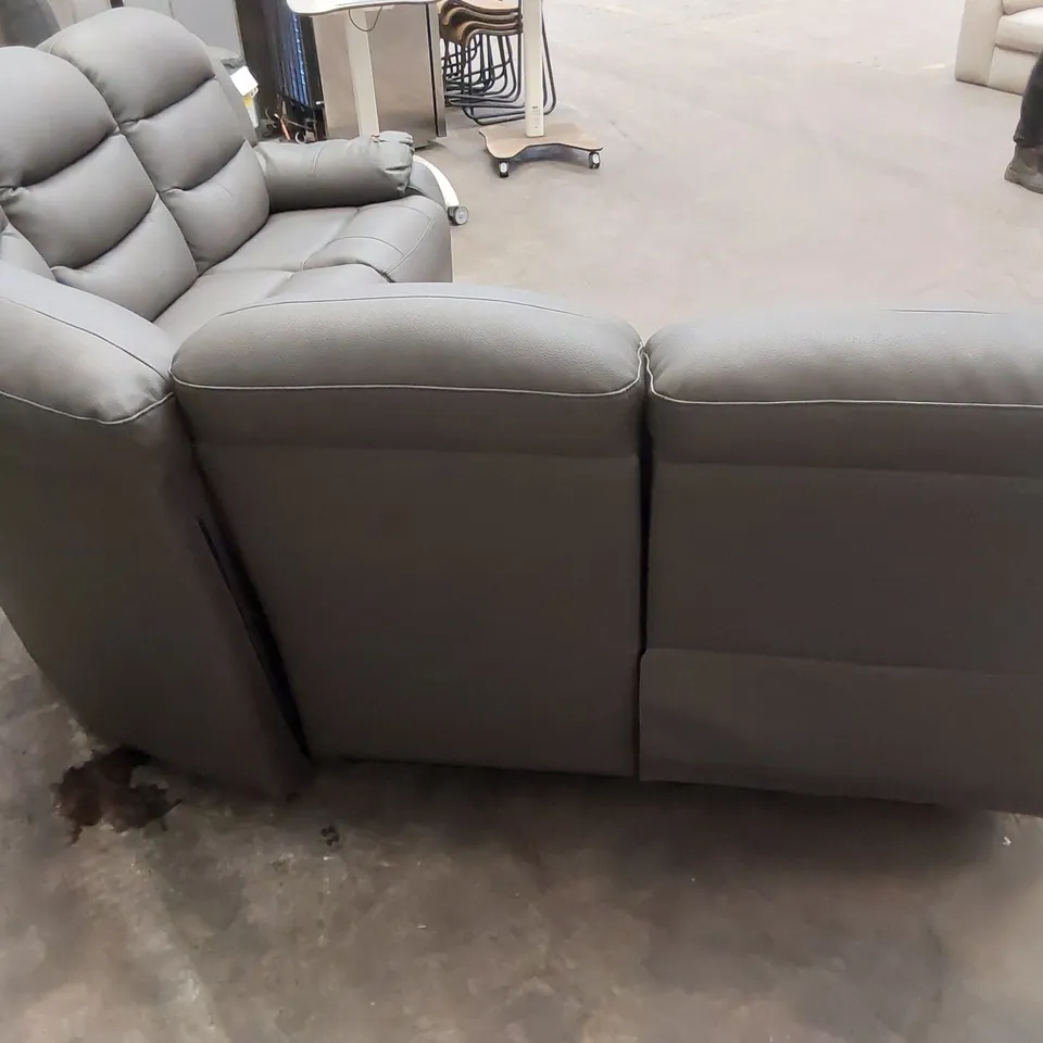 DESIGNER 5 SEATER CURVED LEATHER UPHOLSTERED MANUAL RECLINER SOFA - GREY