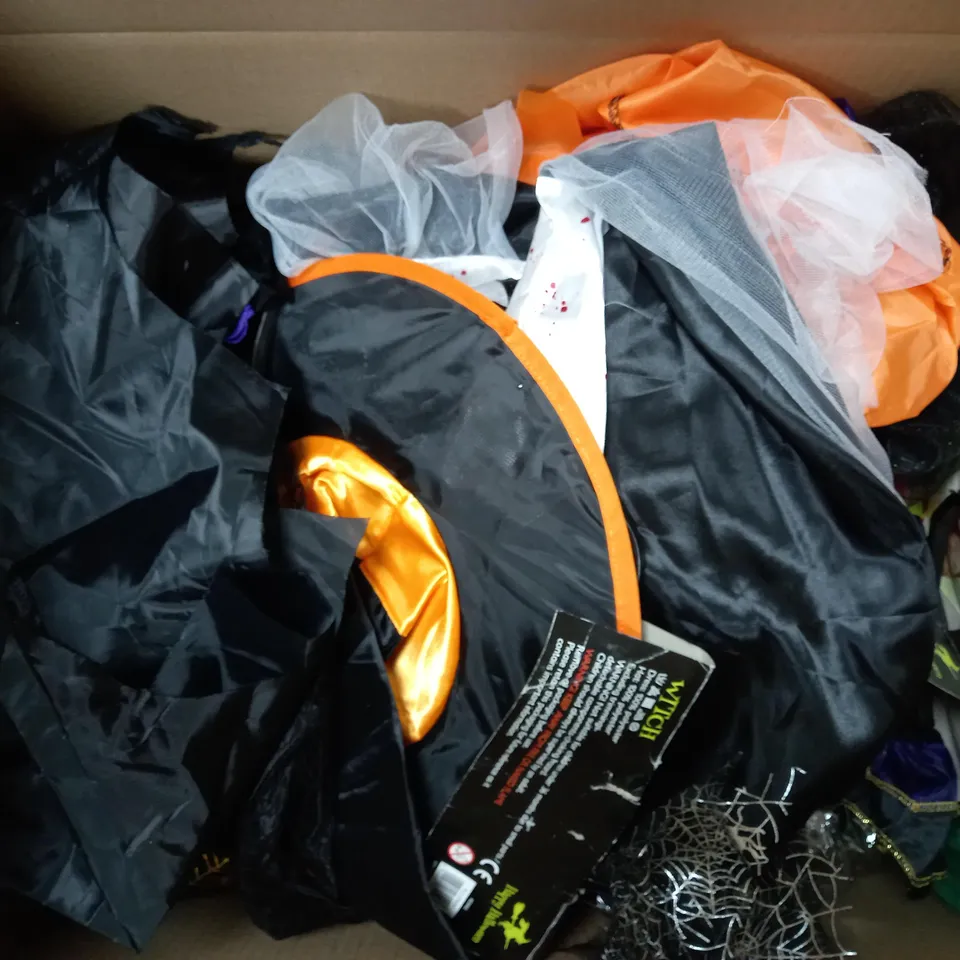 BOX OF APPROX 25 ASSORTED HALLOWEEN COSTUME ITEMS TO INCLUDE SEVERAL MASKS, CHILDREN AND ADULT COSTUMES, ACCESSORIES TO COSTUMES SUCH AS HATS, ETC. 
