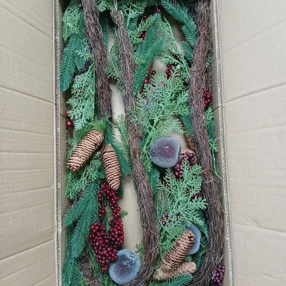 APPLE AND BERRY 9FT GARLAND