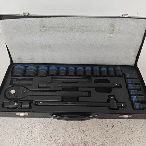 SOCKET SET IN CARRY CASE β CHROME VANADIUM