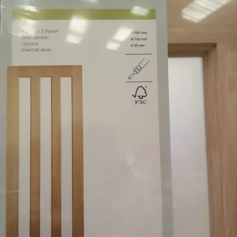 PACKAGED 762 X 1981MM VERTICAL 3 PANNEL OAK VENEER GLAZED INTERNAL DOOR