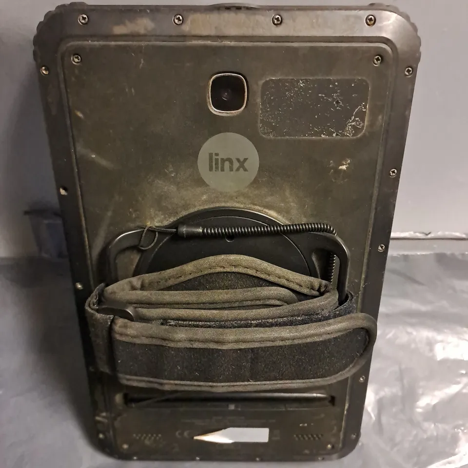 WINDOWS LINX 8" TOUGH TAB WITH BARCODE SCANNER AND HOLD CASE