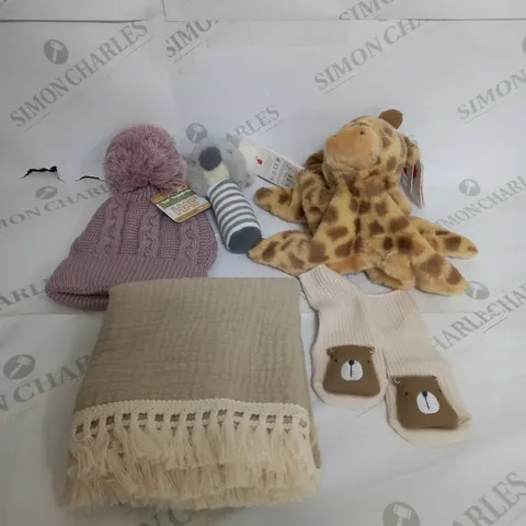 UNBRANDED SET OF 6 KIDS GIFT BOX - SOCKS , KEEL TOY , BEANIE ETC