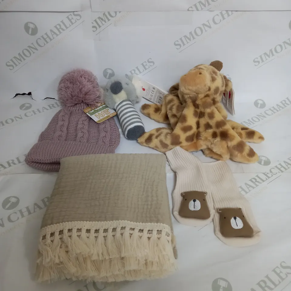 UNBRANDED SET OF 6 KIDS GIFT BOX - SOCKS , KEEL TOY , BEANIE ETC