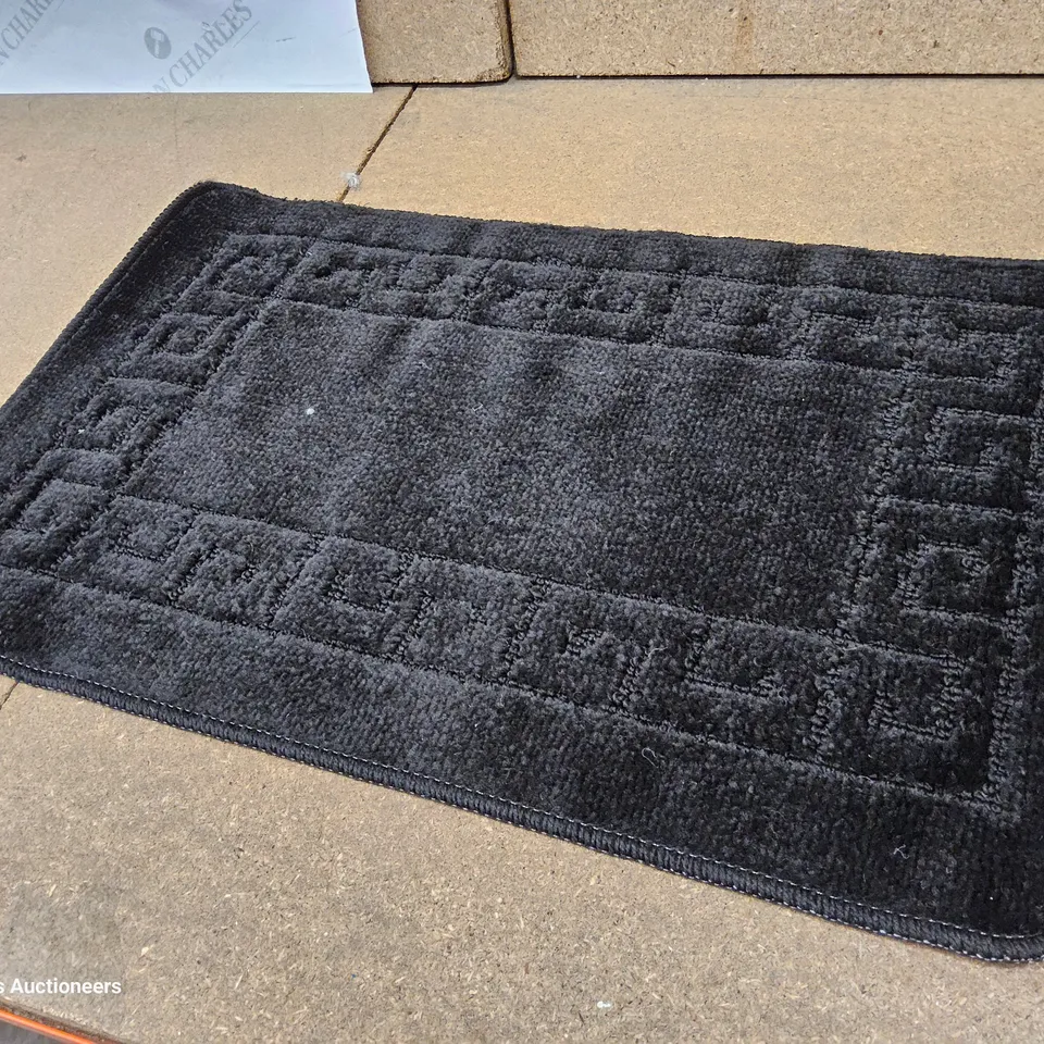 ROCCO BLACK RUG 38 × 61