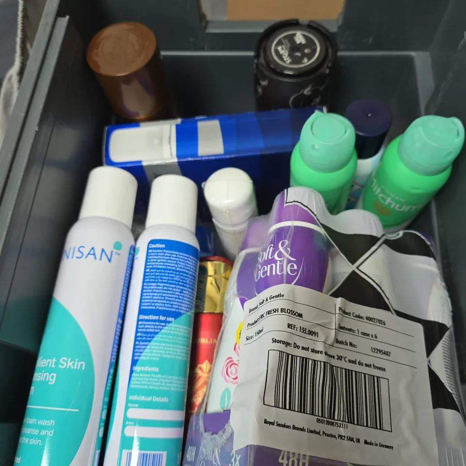 APPROXIMATELY 12 ASSORTED AEROSOLS INCLUDING MITCHUM DEODORANT , CLUB DE NUIT BODY SPRAY AND STORM BEAR SKIN DEODORANT 