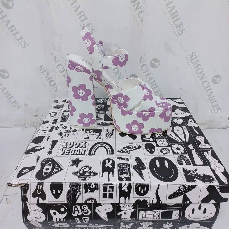 KOI FOOTWEAR LADIES WHITE WITH PURPLE FLOWERS CHUNKY HIGH HEELED SHOES SIZE 3 