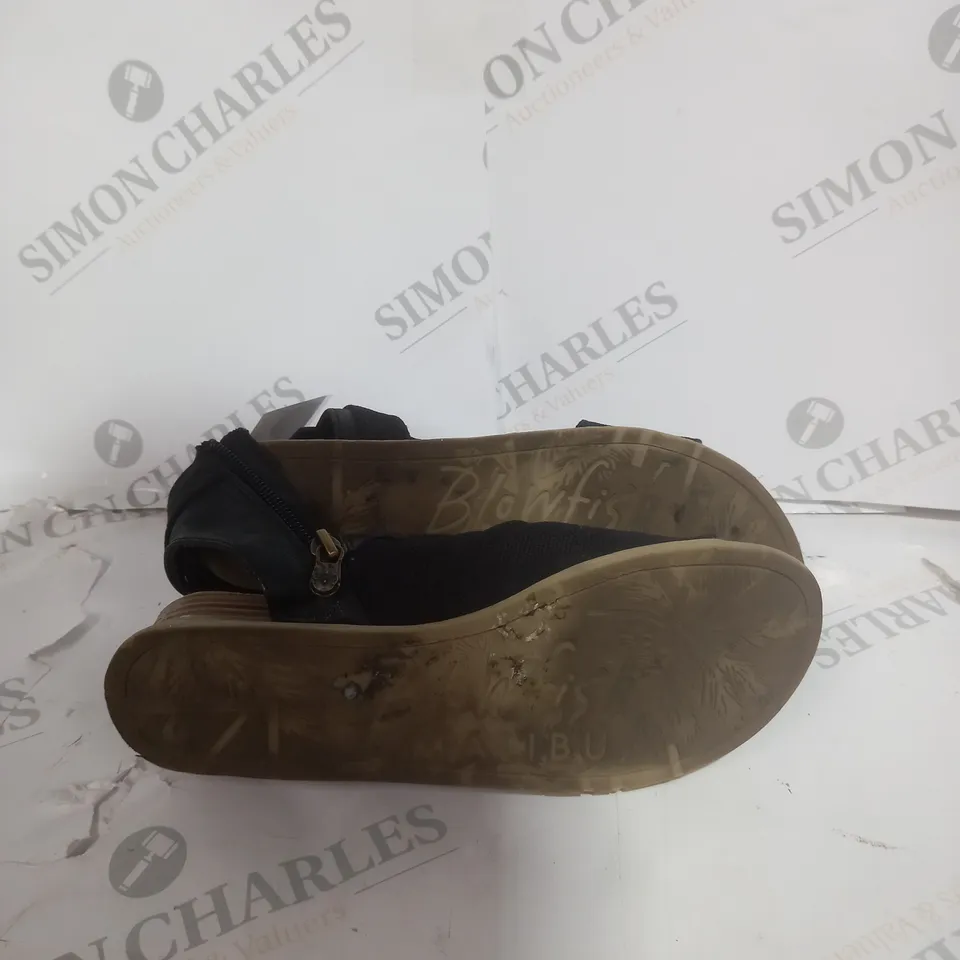 BLOWFISH MALIBU BURNSIDE FLAT SANDAL SIZE 4