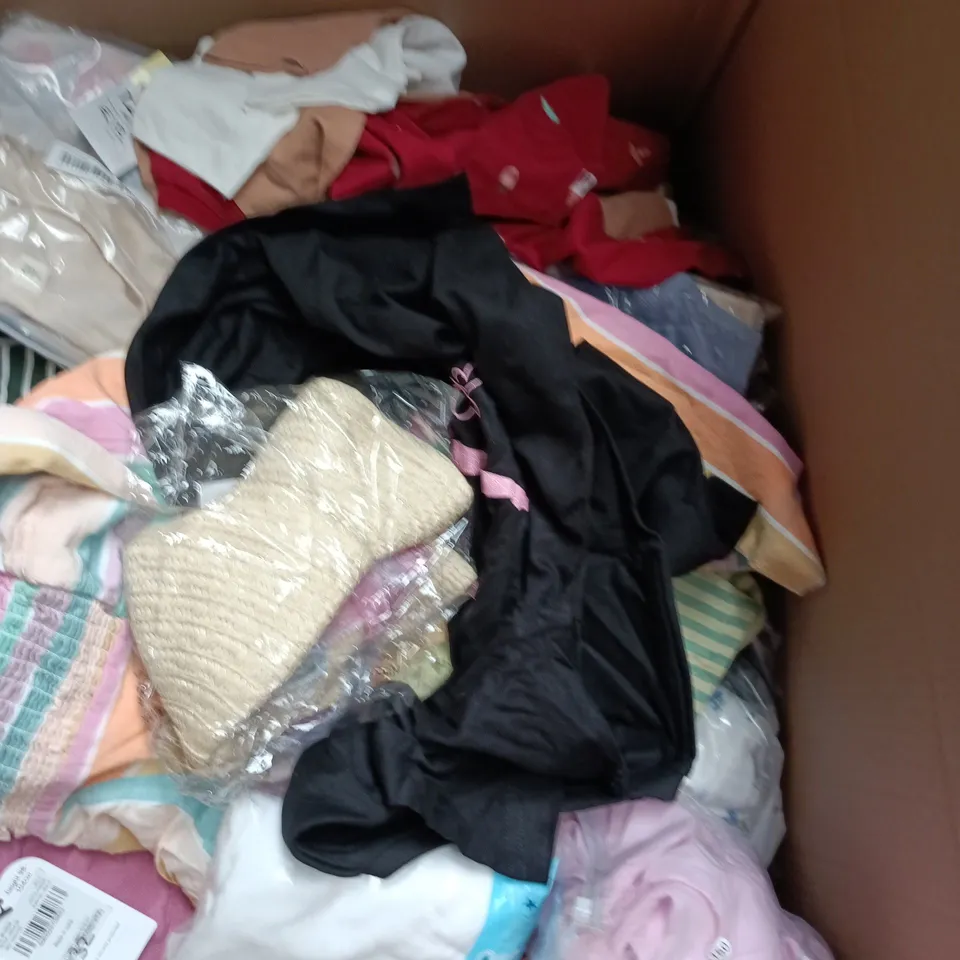 BOX OF APPROXIMATELY 30 ASSORTED CHILDRENS CLOTHING ITEMS OF VARIOUS SIZES AND STYLES TO INCLUDE SHIRTS, TROUSERS ETC