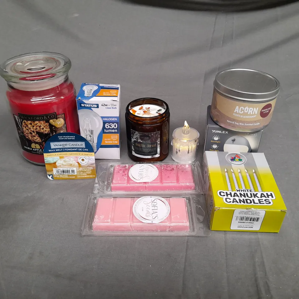 BOX OF ASSORTED HOUSEHOLD ITEMS TO INCLUDE CANDLES AND LIGHTBULBS