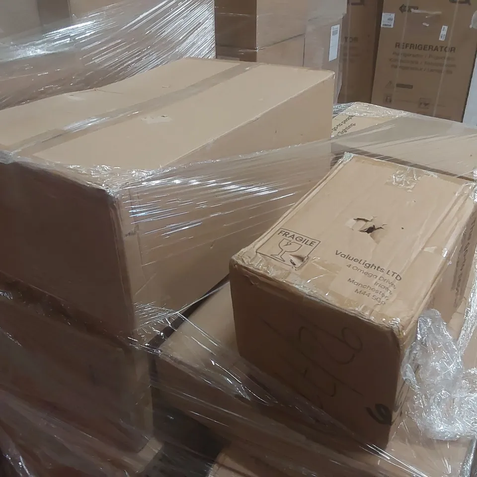 PALLET CONTAINING A VERY LARGE QUANTITY OF ASSORTED DESIGNER LIGHTING PRODUCTS
