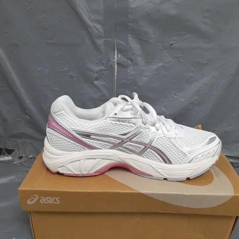 BOXED ASICS HYPE SHOES SIZE 5