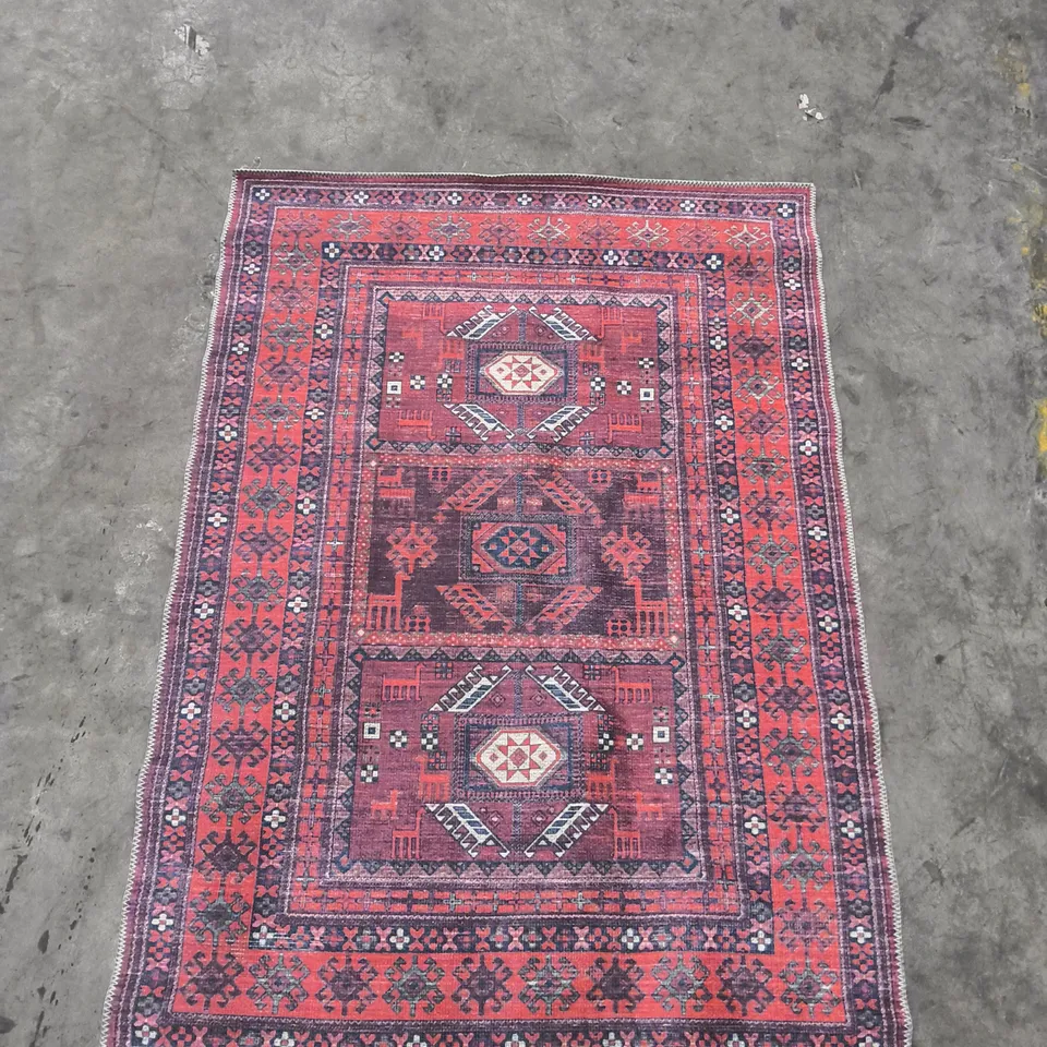 Oriental Rug – Red geometric rug with central medallion (120x160cm)