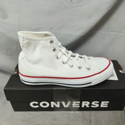 BOXED CONVERSE CHUCK TAYLOR ALL STAR HI-TOP TRAINERS – WHITE UK 5