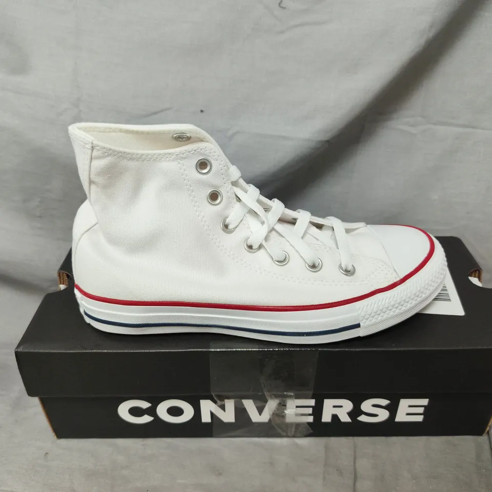 BOXED CONVERSE CHUCK TAYLOR ALL STAR HI-TOP TRAINERS – WHITE UK 5