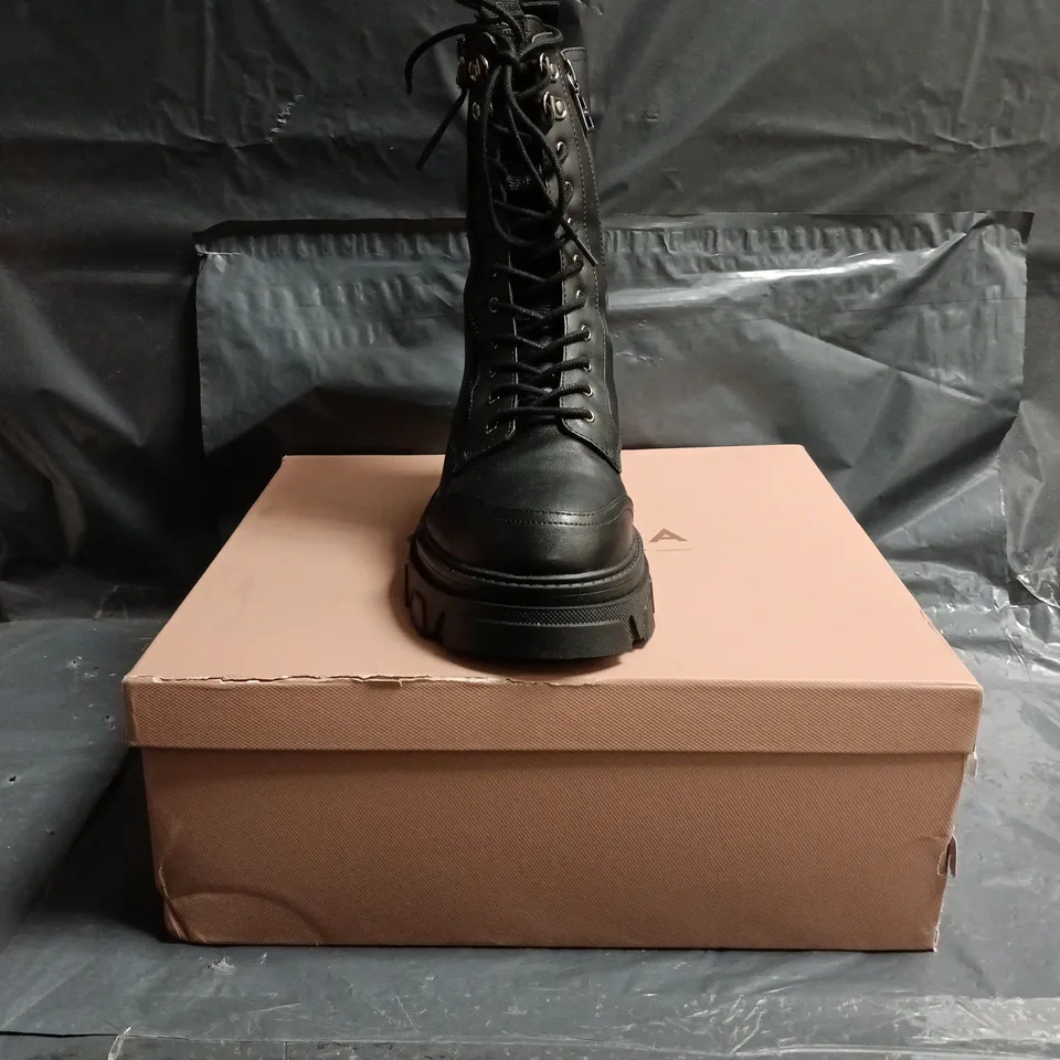 BOXED PAIR OF CARVELA CHUNKY ANKLE BOOTS IN BLACK SIZE EU 39