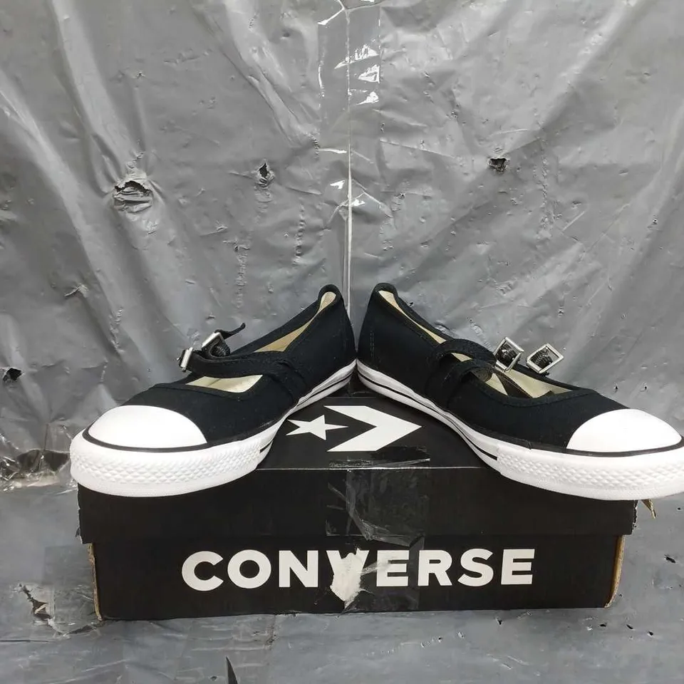 BOXED PAIR OF CONVERSE DAINTY MARY JANE SLIP SHOES IN BLACK/WHITE SIZE 6