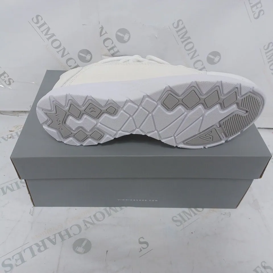 BOXED PAIR OF VIONIC TRAINERS SIZE 6