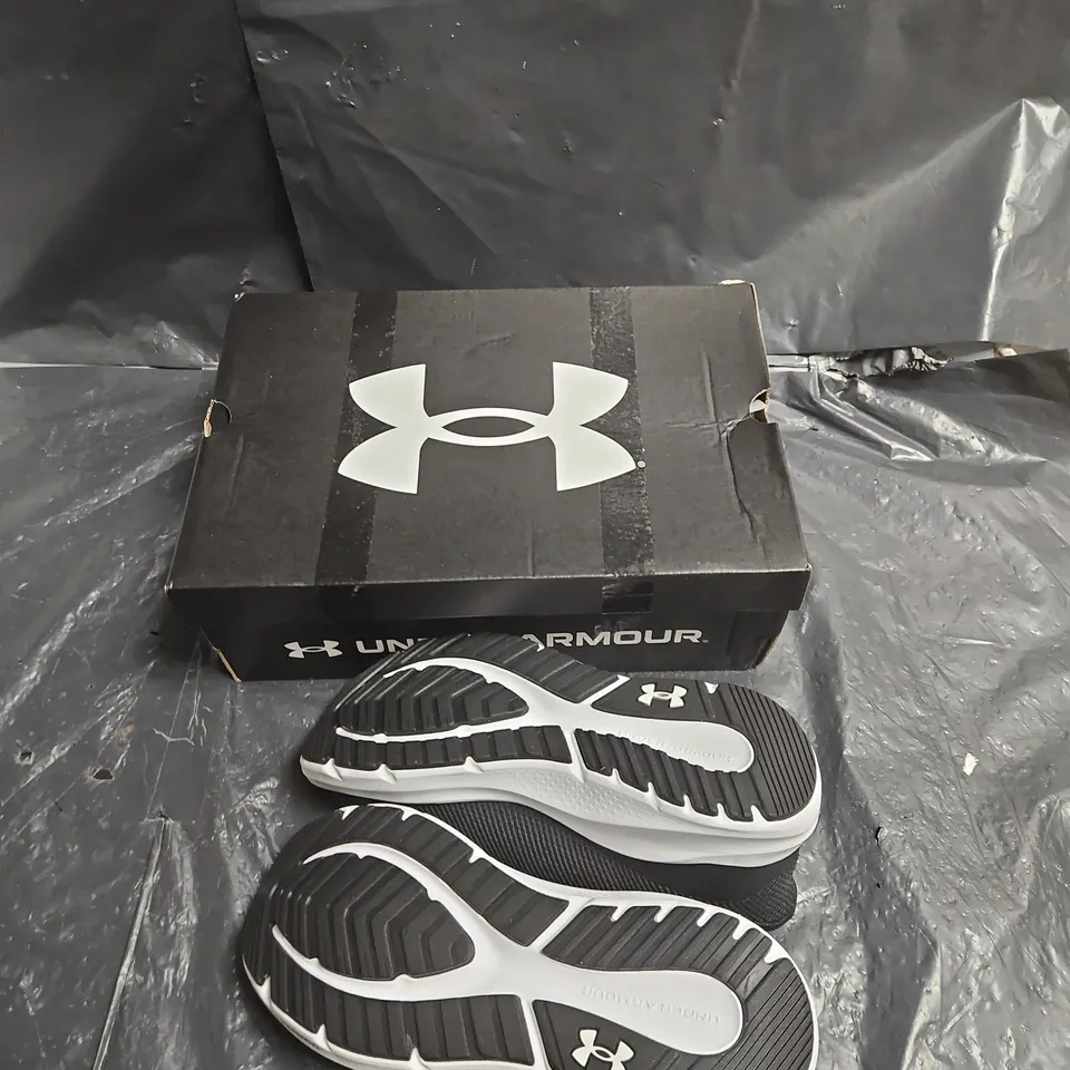 UNDER ARMOUR RUNNING SHOES – BLACK MESH UK SIZE 4.5