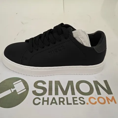PAIR OF NICCE KIDS TRAINER IN BLACK/WHITE - UK 2