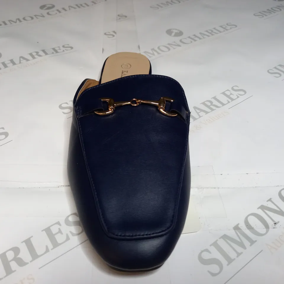 PAIR OF KASARA BAR MULE SLIP-ON SHOES IN NAVY SIZE 3