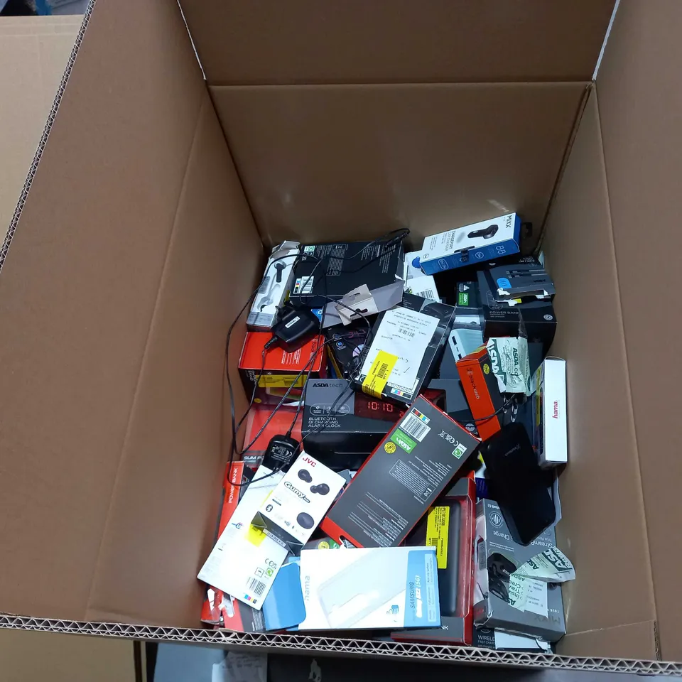 BOX OF APPROXIMATELY 35 ASSORTED ITEMS TO INCLUDE A TV AERIAL EXTENSION KIT, A WIRELESS CHARGING PAD, BLACKWEB MOUSE MAT AND A PAIR OF WIRELESS HEADPHONES