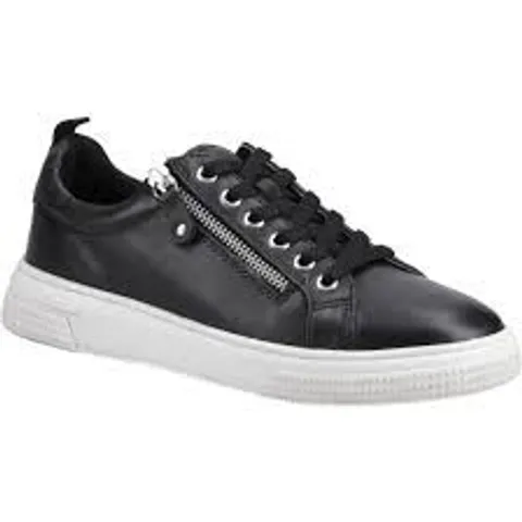 BOXED PAIR OF WOMENS HUSH PUPPIES MARTHA TRAINERS - UK SIZE 6