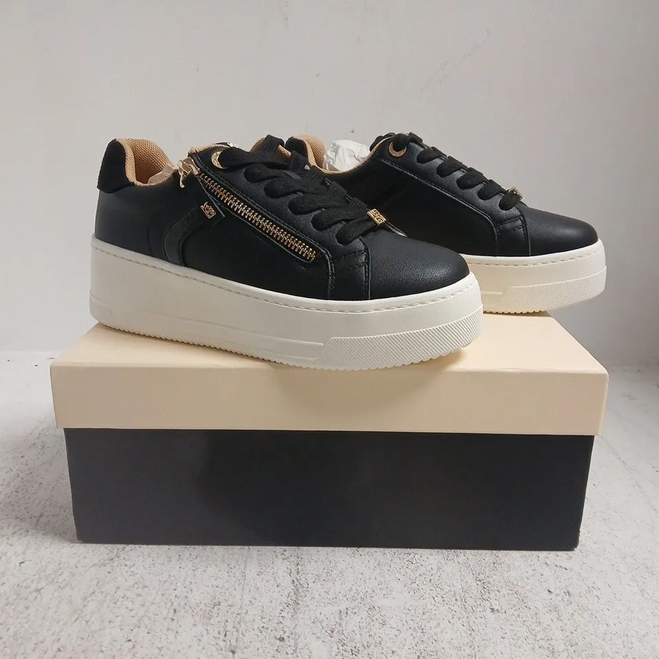 BOXED PAIR OF KURT GEIGER LOTTIE LACE UP SHOES IN BLACK/WHITE SIZE EU 38